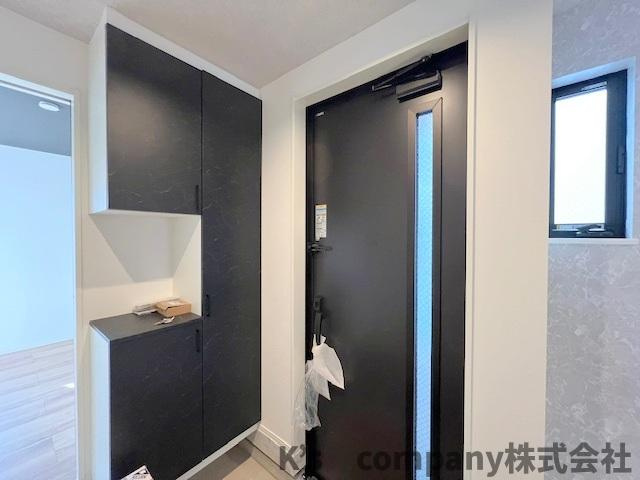 茅ヶ崎市松風台　新築戸建　B号棟の玄関|玄関周辺スペース◇