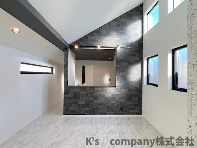 茅ヶ崎市松風台　新築戸建　B号棟のキッチン|リビングにいるご家族を感じながらお料理ができます◇