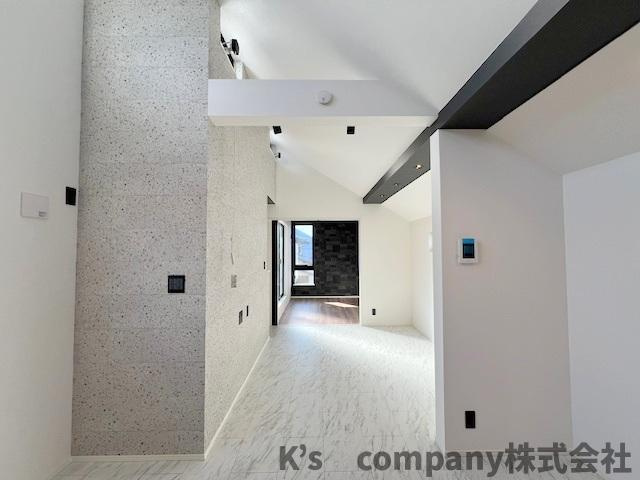 茅ヶ崎市松風台　新築戸建　B号棟の居間・リビング|ダイニングとリビングの使い分けのしやすい間取り♪