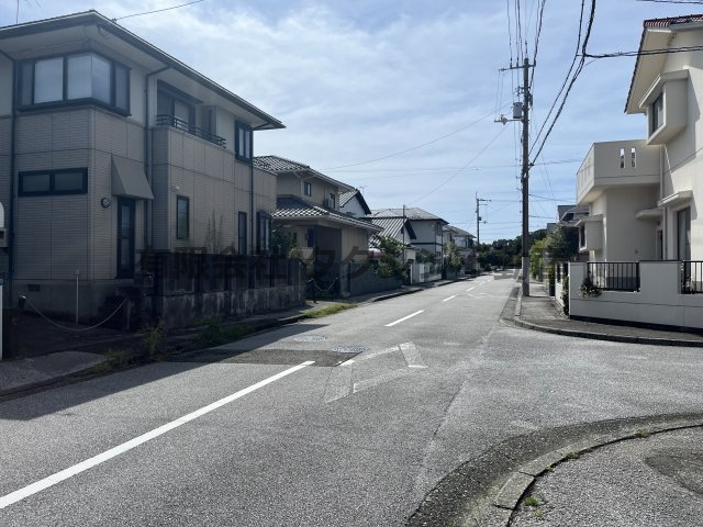 【前面道路含む現地写真】 | 中古一戸建　高知市横浜新町5丁目（積水ハウス施工）