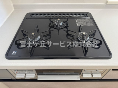 【その他】 | 静岡市清水区三保 5期 新築一戸建て | 3口コンロがあります