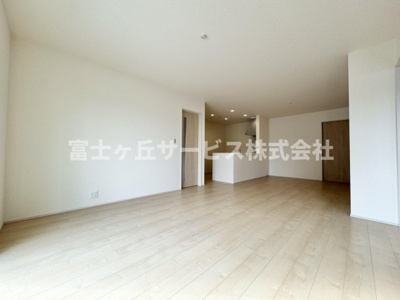 【居間・リビング】 | 静岡市清水区三保 5期 新築一戸建て | リビングダイニングです