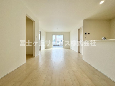 【居間・リビング】 | 静岡市清水区三保 5期 新築一戸建て | リビングです