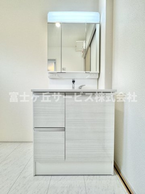 【独立洗面台】 | 静岡市清水区三保 5期 新築一戸建て | 朝の身支度に便利な独立洗面化粧台です