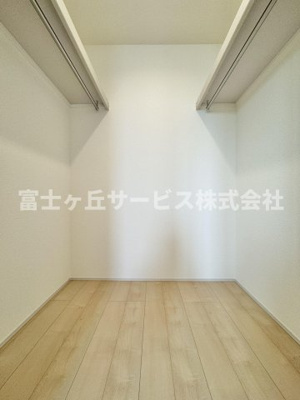 【収納】 | 静岡市清水区三保 5期 新築一戸建て | 収納豊富なウォークインクローゼット