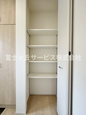 【収納】 | 静岡市清水区三保 5期 新築一戸建て | 玄関にあるシューズクロークです
