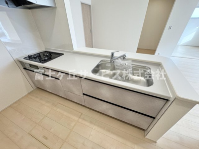 【キッチン】 | 静岡市清水区三保 5期 新築一戸建て | 広々としていてお料理がしやすいキッチンです