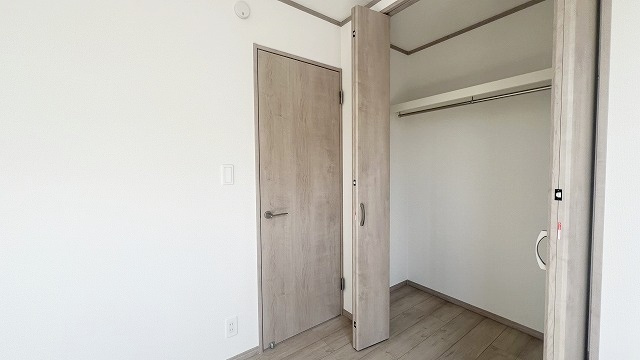 【洋室】 | 平日・休日問わず、いつでもご見学が出来ます♪☆実際に見て、触れて感じる安心のお住まい探しを体験して下さい♪☆物件情報だけでなく、地域の特色などなどエリア情報もお伝え出来たら嬉しいです♪
