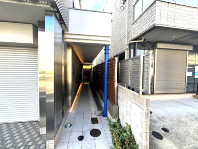 岡本南マンションのエントランス