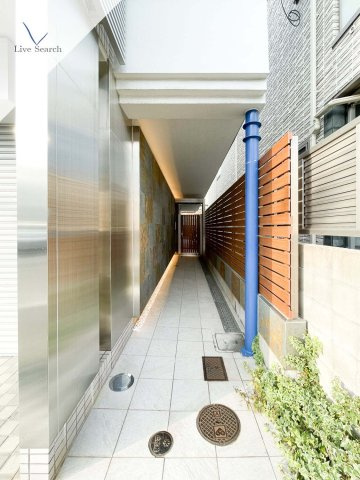 岡本南マンションのエントランス