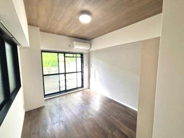 岡本南マンションの居間・リビング