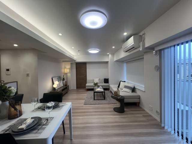 南西×南東向きのイイですねぇ～リノベ【ルネ和田町】の居間・リビング