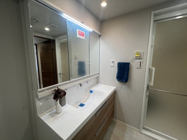 南西×南東向きのイイですねぇ～リノベ【ルネ和田町】の独立洗面台|独立洗面台です