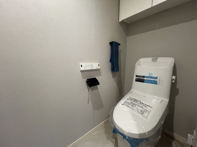 南西×南東向きのイイですねぇ～リノベ【ルネ和田町】のトイレ|清潔感のあるトイレです