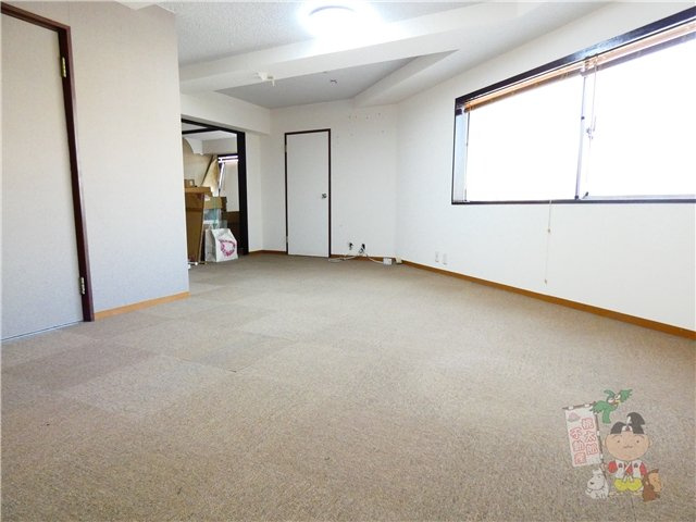 弓之町ビルテナントの居間・リビング