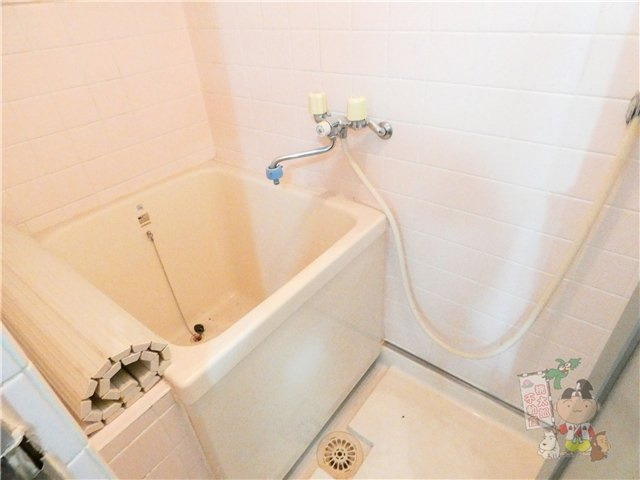 弓之町ビルテナントの浴室