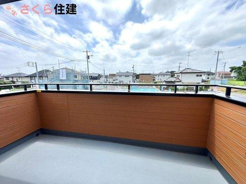 いろどりアイタウン小山市粟宮22-P1　５号棟のバルコニー|バルコニーは奥行きがあり、洗濯物を「干す」「取り込む」といった作業も格段にしやすくなります◎