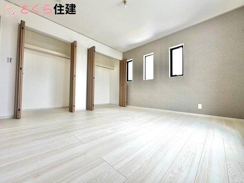 いろどりアイタウン小山市粟宮22-P1　５号棟のその他|2つ並ぶクローゼットは春夏/秋冬とシーズンごとに使い分ければ衣替えも不要です！！