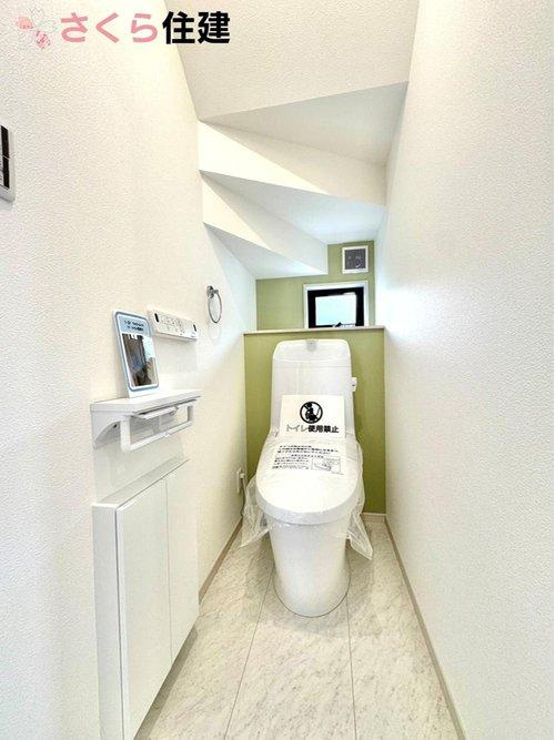 いろどりアイタウン小山市粟宮22-P1　５号棟のトイレ|トイレは各階完備。夜、トイレに起きても、2階の寝室から1階のトイレに降りる必要はありません。