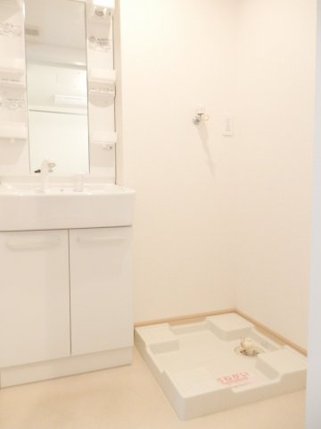 サンセール東野の洗面所|明るい洗面所です