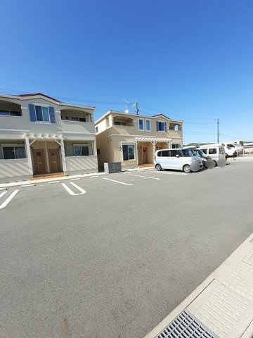 ファイン　ヴィラ　Ⅵ　Ｂの駐車場|駐車スペースもあります