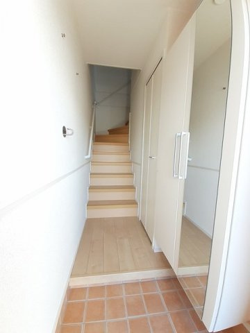 ファイン　ヴィラ　Ⅵ　Ｂの玄関|収納もある玄関です