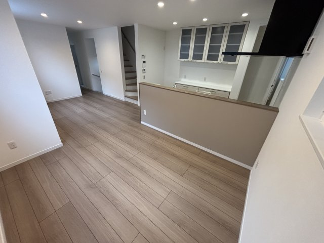 安芸郡府中町浜田本町の居間・リビング