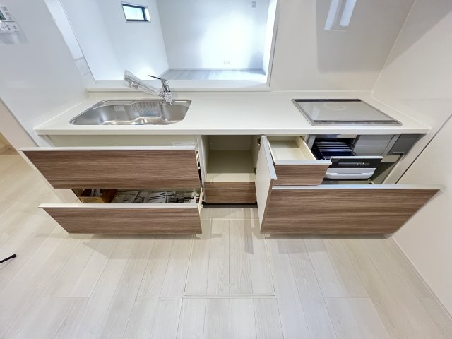 磯城郡田原本町阪手　第12期　のキッチン|引き出し収納が使いやすいシステムキッチン