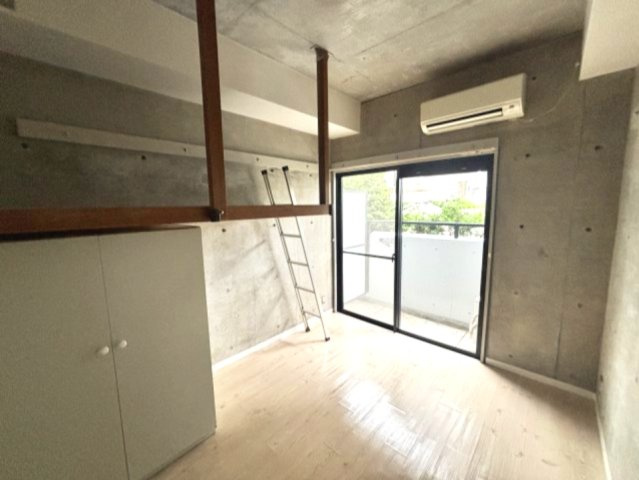 ヴィラユーゲントの居間・リビング