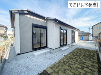 【外観】 | ≪2号棟≫爽やかな青空の下に贅沢なほどに降り注ぐ陽光、豊かな居住性と、クオリティが見事に調和した住空間は、住まうことの喜びを感じさせてくれます。
現地(2025年11月撮影)