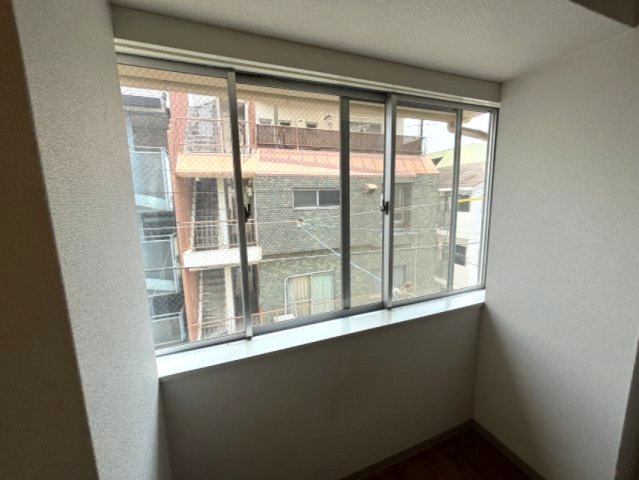 岡本甲南ビルのバルコニー