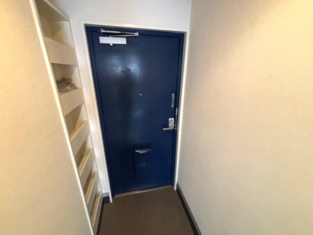 岡本甲南ビルの玄関