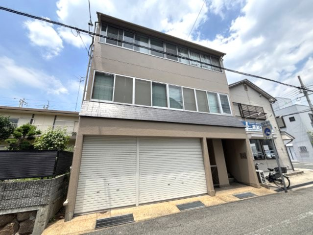 岡本甲南ビルの外観