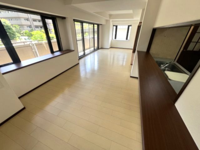 アーデンコート住吉川の居間・リビング