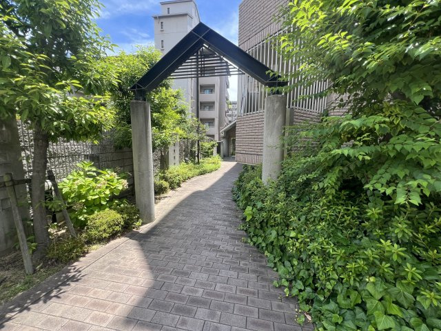 アーデンコート住吉川のエントランス