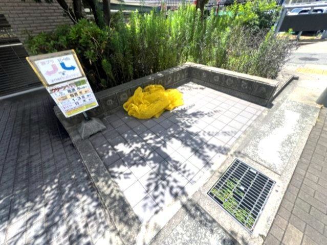 アーデンコート住吉川の駐車場