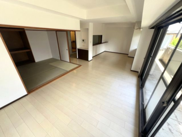 アーデンコート住吉川の居間・リビング