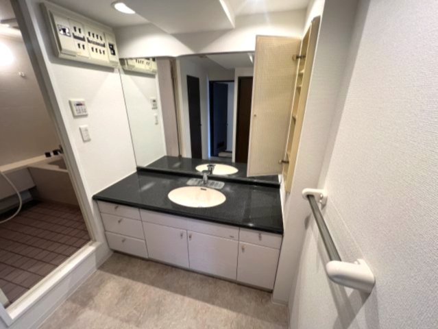 アーデンコート住吉川の独立洗面台