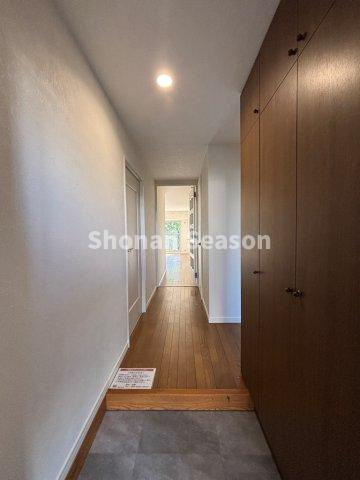 【玄関】 | お出迎えスペースがきれいに片付く、大容量のシューズBOXを完備♪