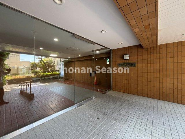 【エントランス】 | 内装リフォームの気持ちよく新生活がスタートできるお住まいです。