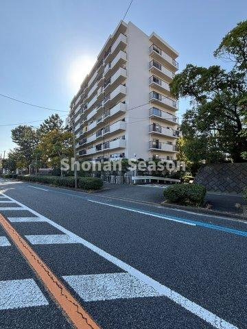【外観】 | 都心にアクセスしやすいJR東海道線「平塚」駅徒歩18分◎　　
平坦な道のりは、自転車や徒歩移動もスムーズです。