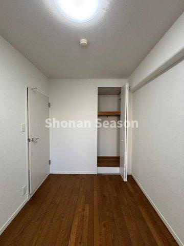 【洋室】 | 全居室収納が備わり、お部屋ごとスッキリ荷物が片付きます。