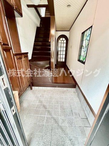 生野東３丁目一戸建の玄関