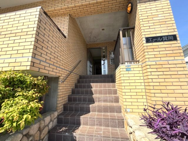 エール箕岡のエントランス