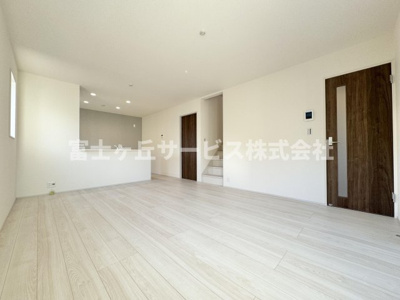 【居間・リビング】 | 静岡市清水区三保 6期 新築一戸建て 1号棟 | リビングダイニングです