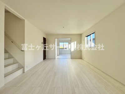 【居間・リビング】 | 静岡市清水区三保 6期 新築一戸建て 1号棟 | リビングです