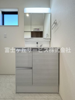 【独立洗面台】 | 静岡市清水区三保 6期 新築一戸建て 1号棟 | 朝の身支度に便利な独立洗面台です