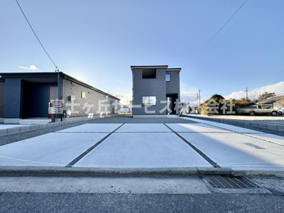 【外観】 | 静岡市清水区三保 6期 新築一戸建て 1号棟 | 現在建築中の外観画像です。ご内覧は同じメーカーの完成物件へご案内いたしますので、いつでもご相談ください！