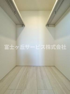 【収納】 | 静岡市清水区三保 6期 新築一戸建て 1号棟 | 収納豊富なウォークインクローゼット