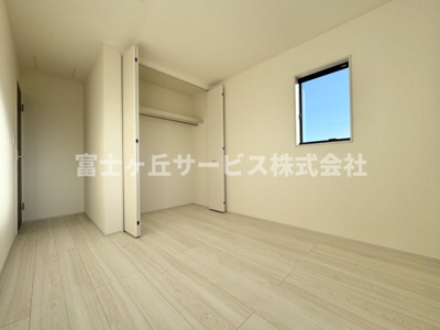 【子供部屋】 | 静岡市清水区三保 6期 新築一戸建て 1号棟 | 子供部屋としても使える洋室です